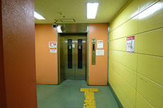【5】地上階行きエレベーターへ